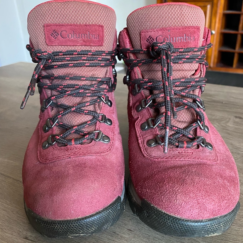 Woman’s Columbia boots